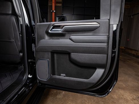 Used 2025 Chevrolet Silverado 2500 LTZ w/ LTZ Plus Package image 38