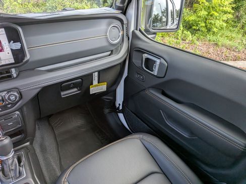 New 2026 Jeep Wrangler Unlimited Sahara AWD/4WD image 16