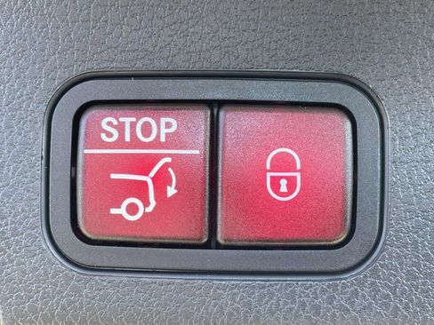 Certified 2025 Mercedes-Benz GLB 250 image 11