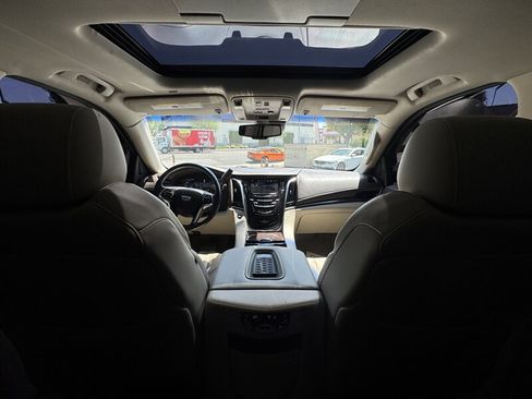 Used 2016 Cadillac Escalade Luxury AWD/4WD image 34