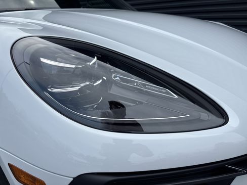 New 2026 Porsche Macan AWD/4WD image 9