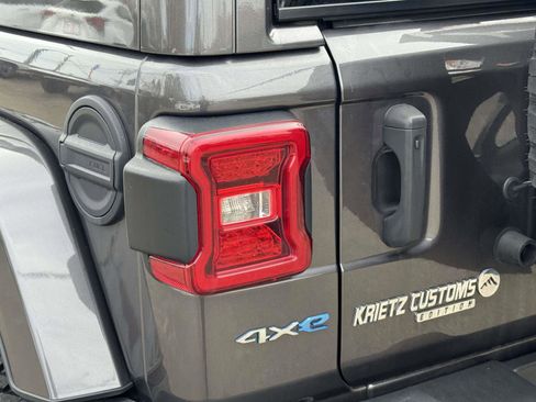 Used 2021 Jeep Wrangler Unlimited Sahara w/ Cold Weather Group AWD/4WD image 11