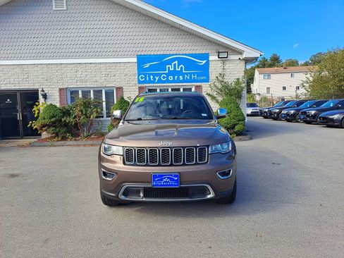 Used 2018 Jeep Grand Cherokee Limited AWD/4WD image 3