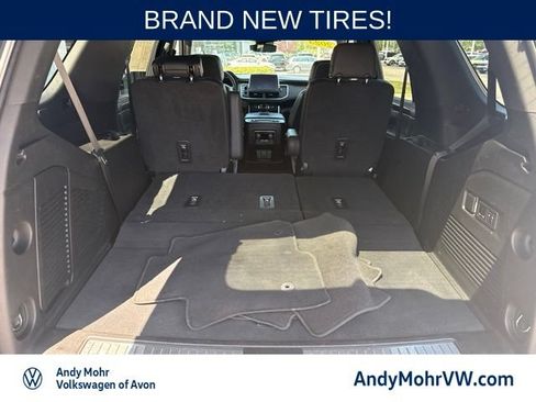 Used 2023 Chevrolet Tahoe Premier AWD/4WD image 12