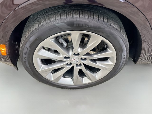 Used 2022 Buick Envision Avenir w/ Technology Package II FWD image 33