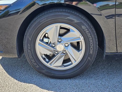 Used 2025 Hyundai Elantra SE image 8