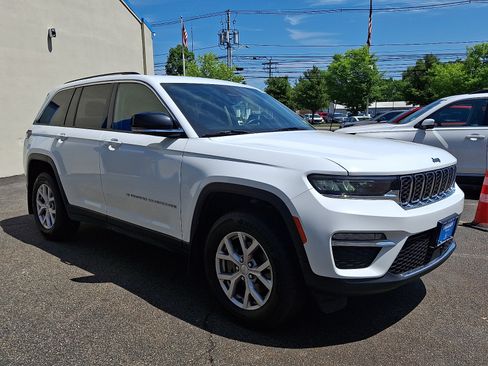 Used 2022 Jeep Grand Cherokee Limited AWD/4WD image 3