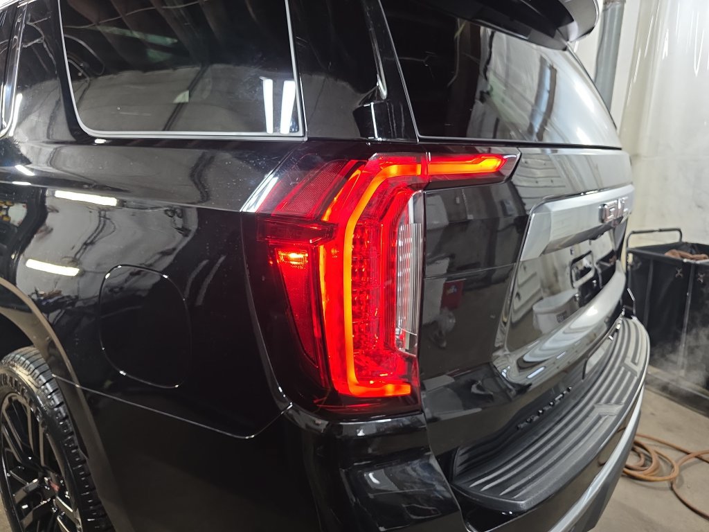 Used 2024 GMC Yukon Denali w/ Advanced Technology Package AWD/4WD image 33