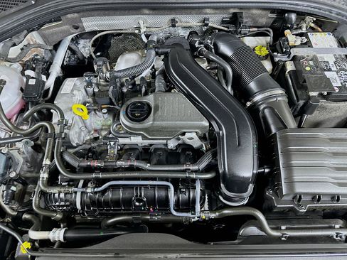 Used 2025 Volkswagen Jetta SE image 32