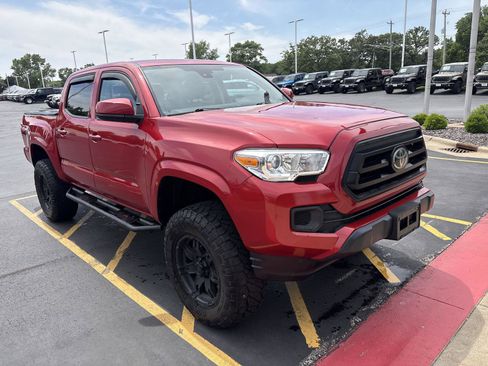 Used 2020 Toyota Tacoma SR AWD/4WD image 3