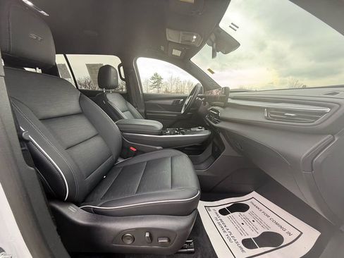 Used 2025 Buick Enclave Sport Touring image 32