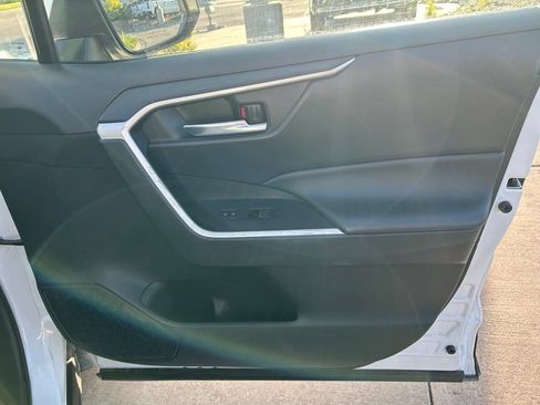 Used 2025 Toyota RAV4 XLE AWD/4WD image 31