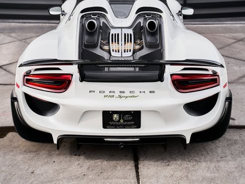 Used 2015 Porsche 918 Spyder w/Weissach Package image 31