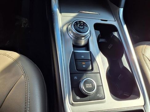 Used 2023 Ford Explorer Limited image 14