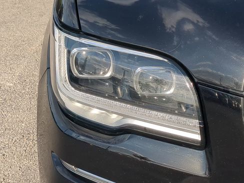 Used 2024 Lincoln Navigator Reserve image 10