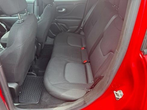 Used 2023 Jeep Renegade Latitude AWD/4WD image 11