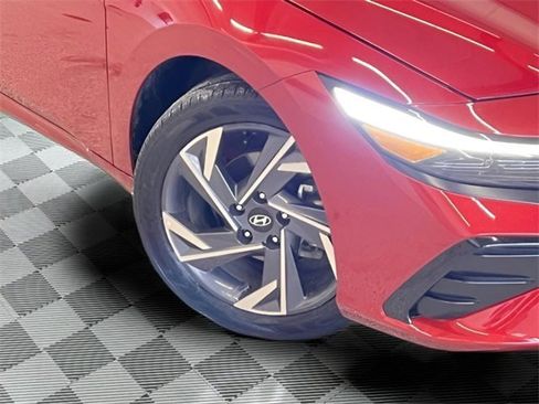 Used 2025 Hyundai Elantra SEL image 26