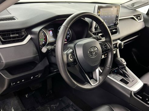 Used 2022 Toyota RAV4 XLE Premium image 7