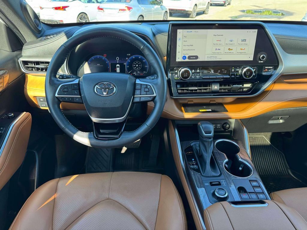 Used 2023 Toyota Highlander Platinum AWD/4WD image 20