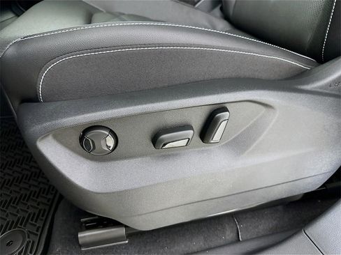 Used 2025 Volkswagen Atlas SE w/ Panoramic Sunroof Package image 9