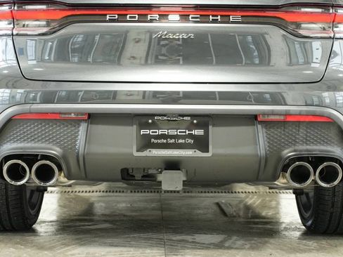 Used 2025 Porsche Macan image 39