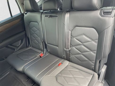 Certified 2025 Volkswagen Atlas SE image 13