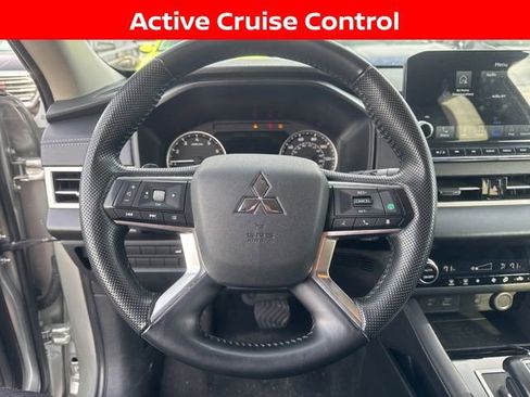 Used 2024 Mitsubishi Outlander SE image 11