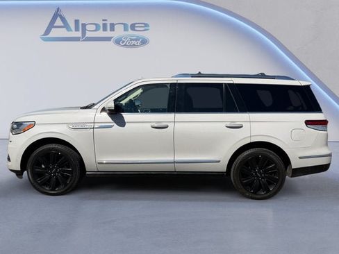 Used 2022 Lincoln Navigator Reserve AWD/4WD image 2