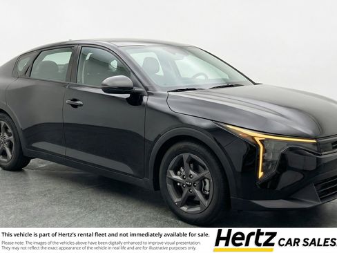 Used 2025 Kia K4 LXS image 1