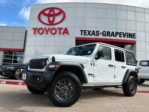 Used 2025 Jeep Wrangler Unlimited Sport AWD/4WD image 2