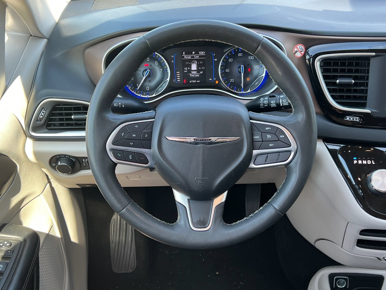 Used 2022 Chrysler Voyager LX FWD image 23