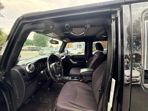 Used 2014 Jeep Wrangler Unlimited Rubicon w/ Connectivity Group AWD/4WD image 11