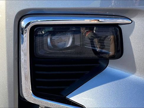 Used 2025 Chevrolet Traverse LT image 26