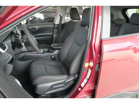 Used 2021 Toyota RAV4 LE AWD/4WD image 24