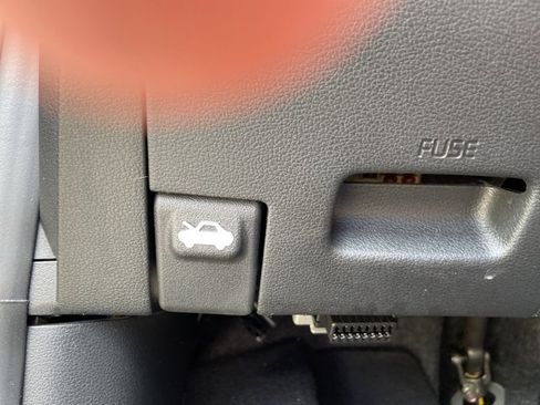 Used 2025 Hyundai Venue SEL FWD image 45