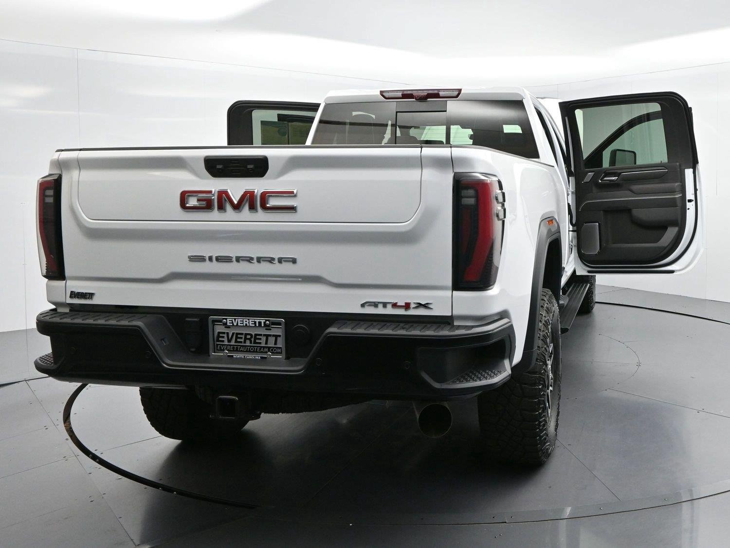 Used 2024 GMC Sierra 2500 AT4X AWD/4WD image 46