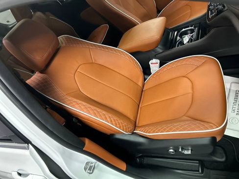 New 2026 Chrysler Pacifica Pinnacle image 26