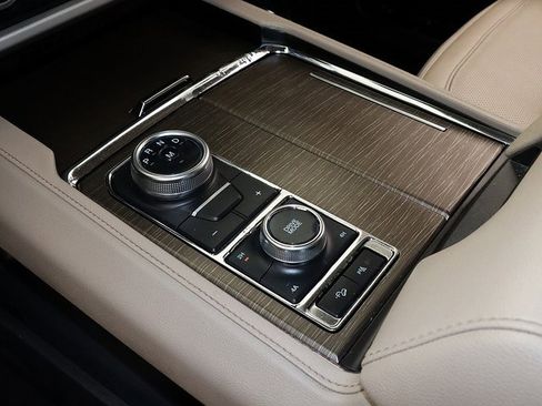 Used 2023 Ford Expedition Limited image 21