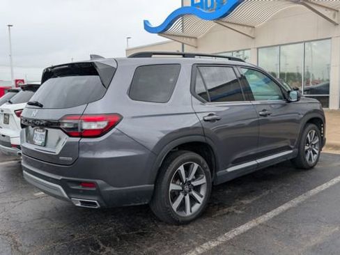 Used 2024 Honda Pilot Touring image 2
