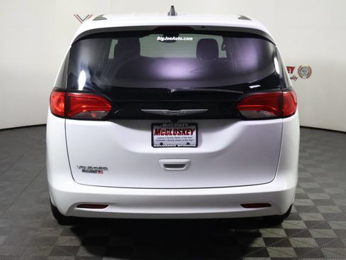 Used 2023 Chrysler Voyager LX FWD image 6