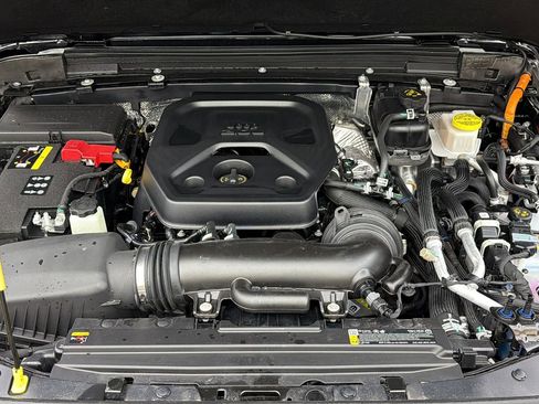 Used 2025 Jeep Wrangler Unlimited Sahara image 15