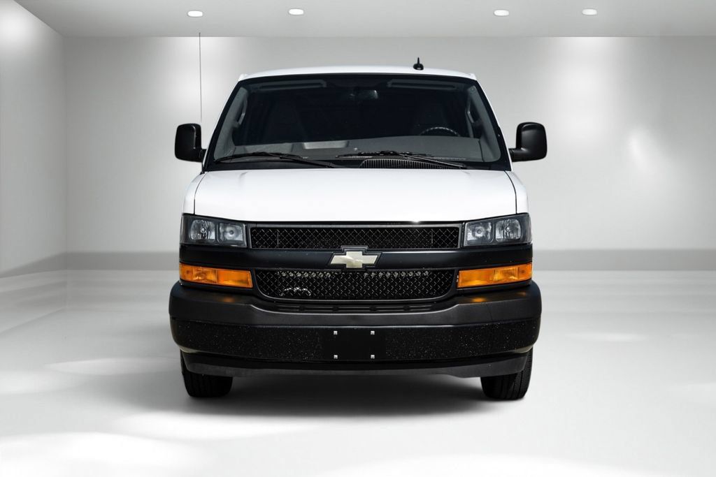 Used 2024 Chevrolet Express 2500 w/ Driver Convenience Package RWD image 4