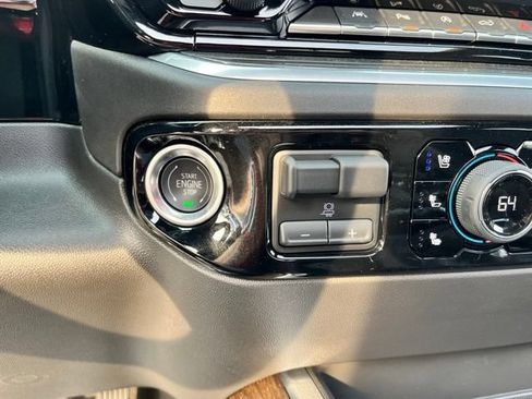 Used 2025 Chevrolet Silverado 1500 High Country w/ High Country Premium Package AWD/4WD image 36