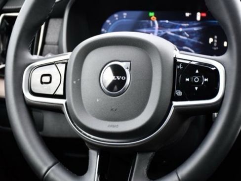 Used 2025 Volvo XC90 B6 Plus image 18