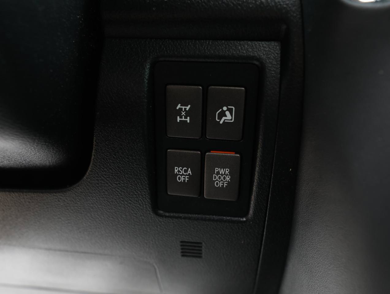 Used 2013 Lexus LX 570 4WD w/ Luxury Pkg image 26