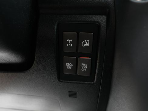 Used 2013 Lexus LX 570 4WD w/ Luxury Pkg image 26