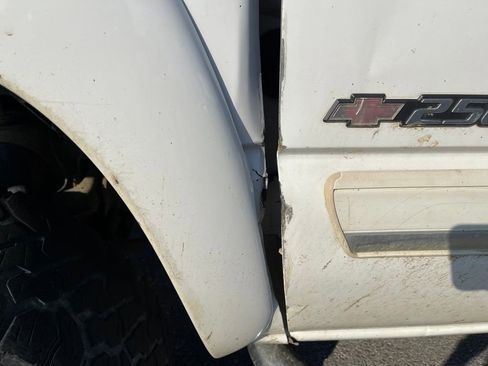 Used 2006 Chevrolet Silverado 2500 LT AWD/4WD image 32