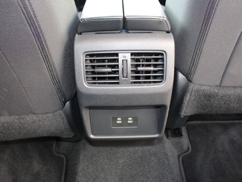 Used 2025 Nissan Rogue SV AWD/4WD image 25