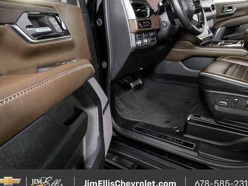 Certified 2025 GMC Yukon XL Denali Ultimate AWD/4WD image 8