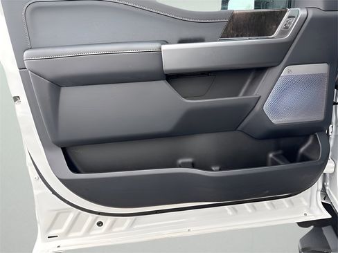 Used 2026 Ford F350 Lariat w/ Black Appearance Package image 19